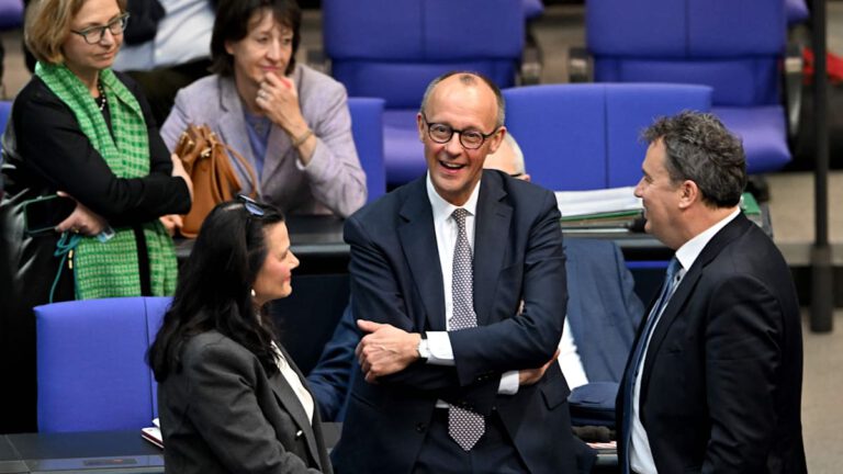 Bundestag billigt 500-Milliarden-Euro-Finanzpaket zur Schuldenbremse