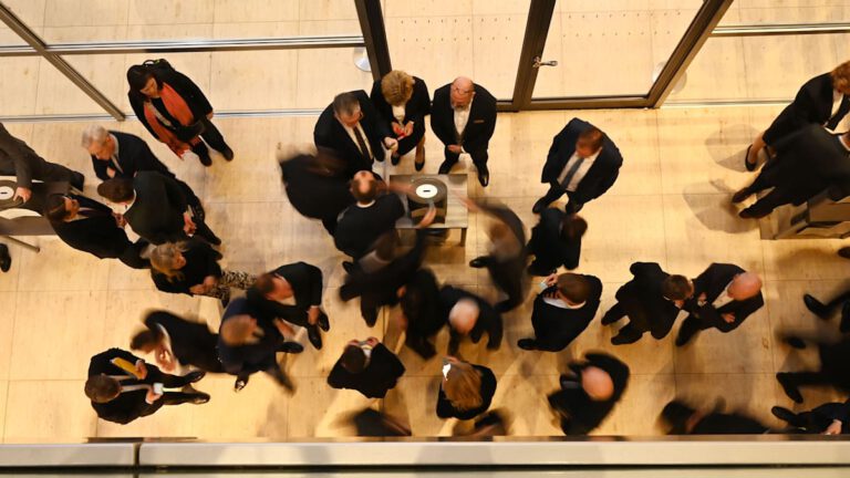 Union im Bundestag: Abweichler stimmen teils anders