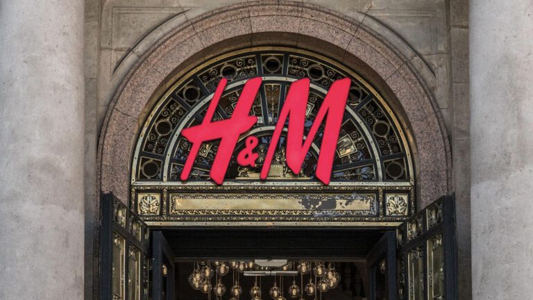 H&M bringt im Herbst 2025 die beliebte Bluse zurück