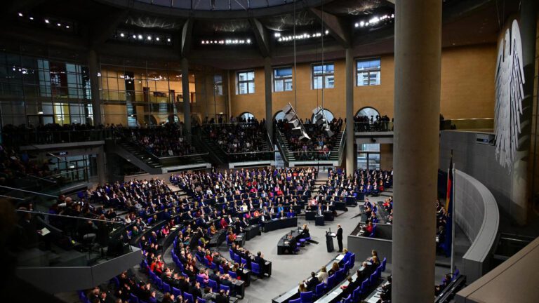 Bundestag: Olaf Scholz stellt die Vertrauensfrage live