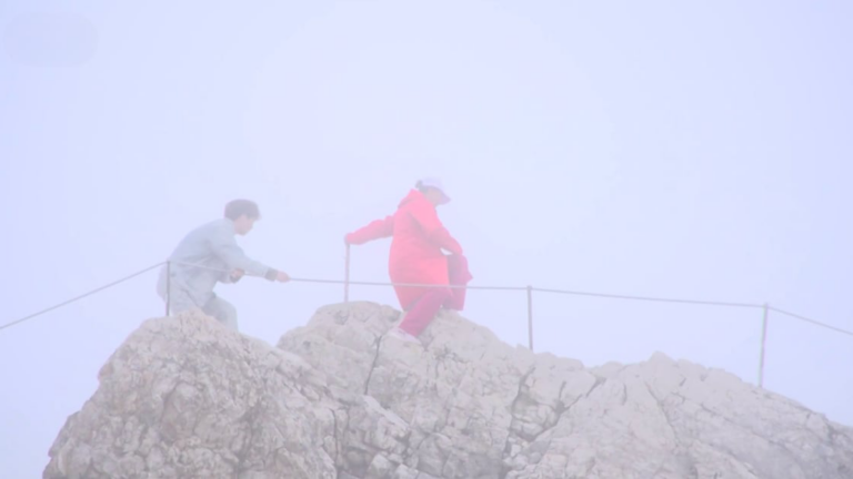 Unglaubliche Sneaker-Touristen auf der Zugspitze