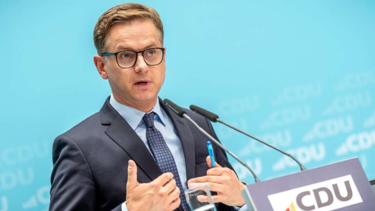 Beamtenabbau und Pensionskürzungen in Deutschland gefordert