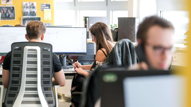 Arbeitszeit in Deutschland steigt – Eine entscheidende Gruppe