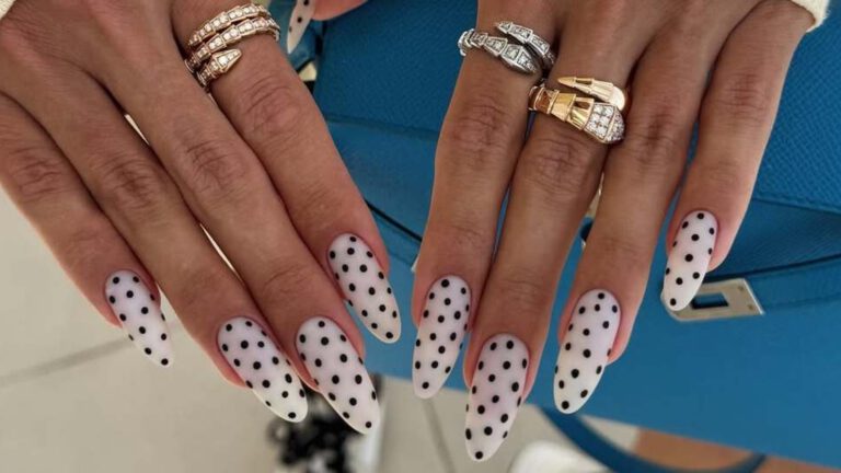 Herbstnägel 2025: Die beliebtesten Nageldesigns im Trend