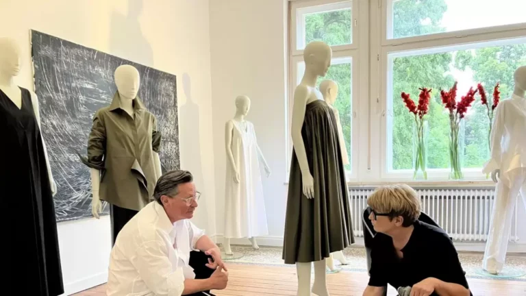 Mode und Kunst im Dialog: Ausstellung im Ketschauer Hof
