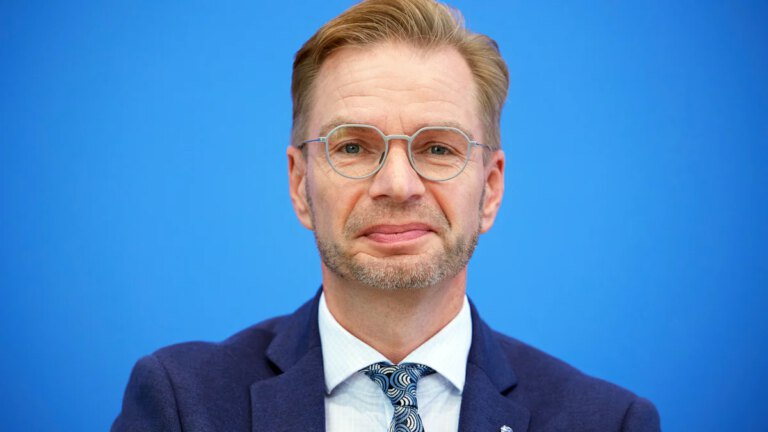 Beamtenstatus des Steuerzahlerbundes kritisch prüfen