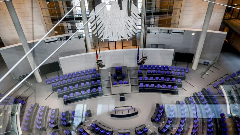 Entscheidung des alten Bundestags über Finanzpaket