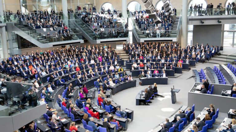 Koalitionsvorlage zum Familiennachzug im Fokus der Debatte