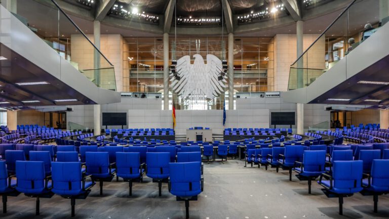 Milliarden-Finanzpaket zur Abstimmung im Bundestag