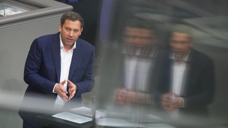 Bundestag debattiert Finanzpaket abschließend