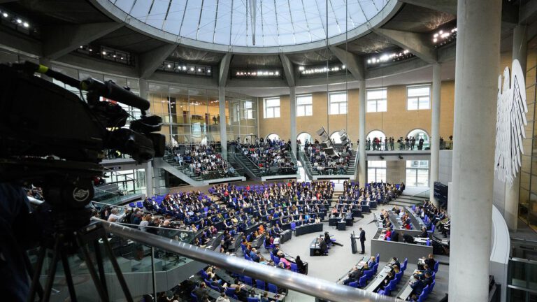 Bundestag beschließt Reform der Schuldenbremse