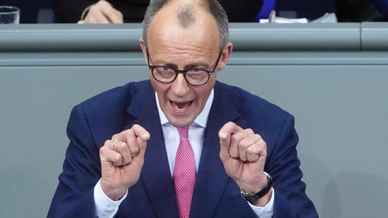 Bundestag stimmt ab – Aktivisten besetzen CDU-Zentrale