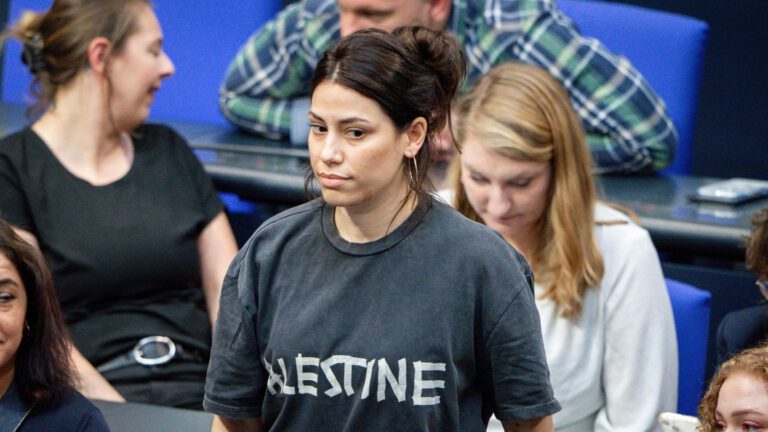 Klöckner schließt Abgeordnete aus Bundestagsdebatte aus