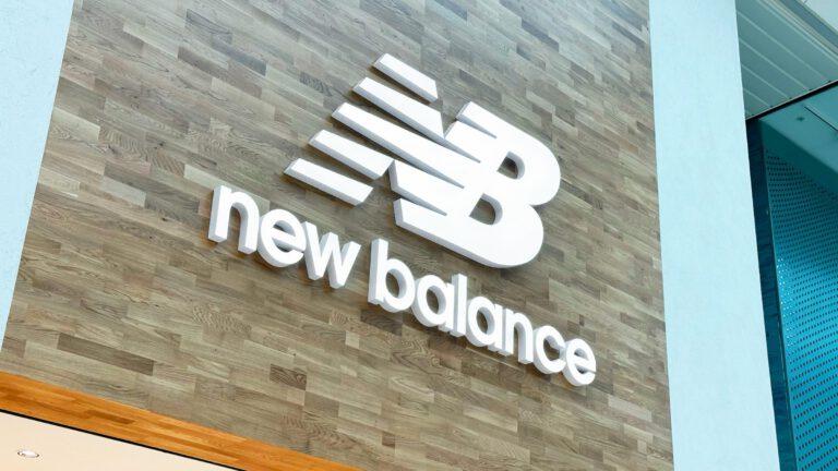 New Balance Grau-Weiß Sneaker jetzt im Sale