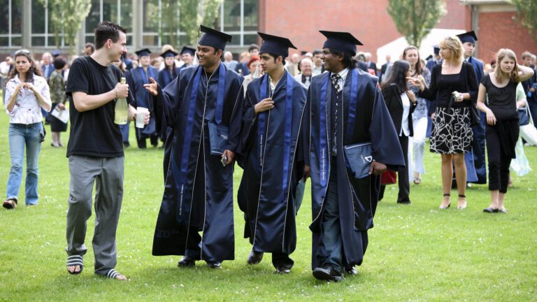 Inder studieren in Deutschland, jedoch wenige bleiben dauerhaft