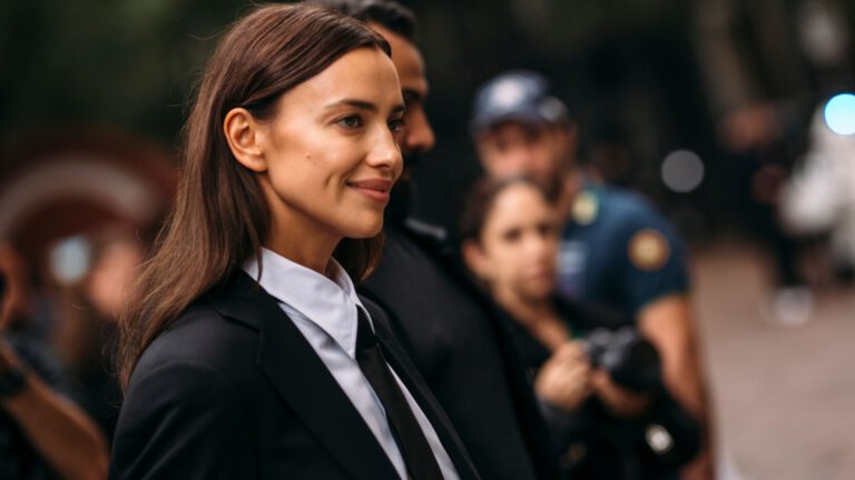 Glänzender Teint: Der Make-up-Trend für Herbst 2025