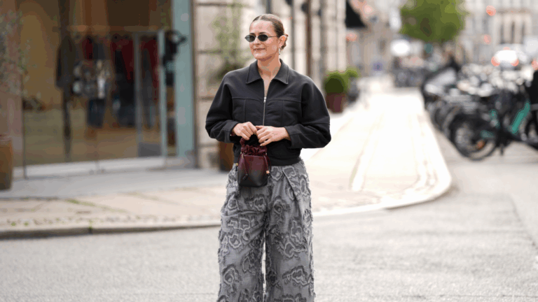 Outfits einer Moderedakteurin bei der Fashion Week