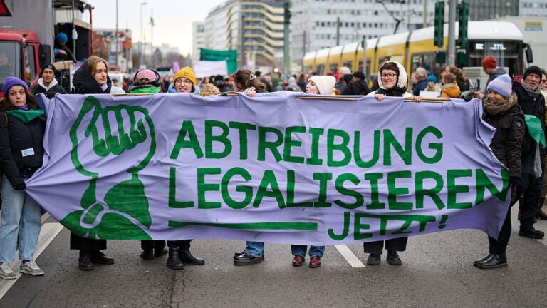 Entscheidung zur Legalisierung von Schwangerschaftsabbrüchen steht aus