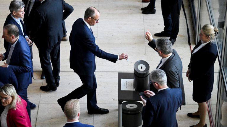 Merkels 180-Grad-Wende zum beschlossen Finanzpaket