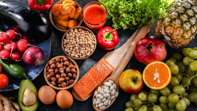 DGE-Empfehlungen: Mehr Nüsse, weniger Fleisch