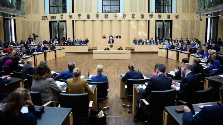 Bundesrat genehmigt Finanzpaket mit Zweidrittelmehrheit