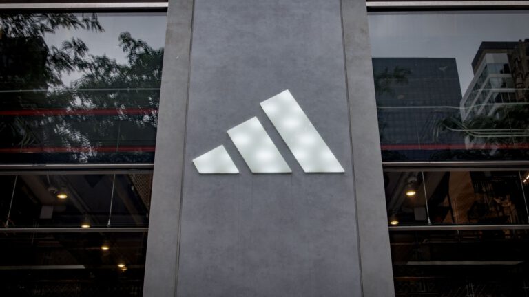 Modeexperten empfehlen 2025 den „Stockholm“-Sneaker von Adidas