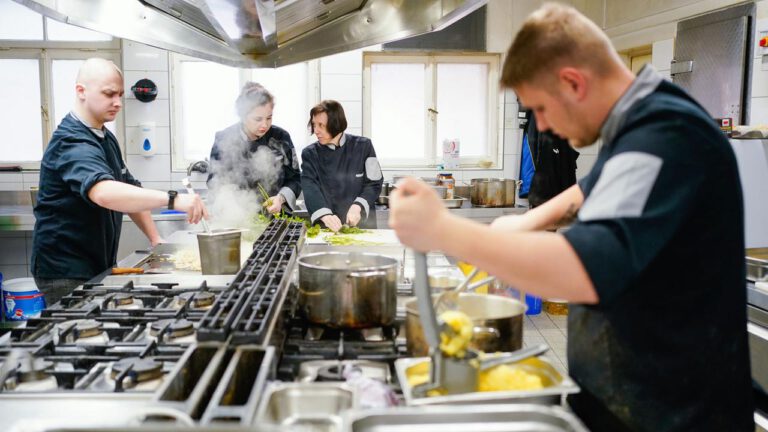 Bürgergeld für Ukrainer: Herausforderungen beim Arbeitsmarkteintritt