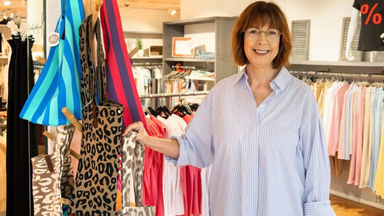 Martina Quasten feiert Jubiläum in Wegberg mit Outfit