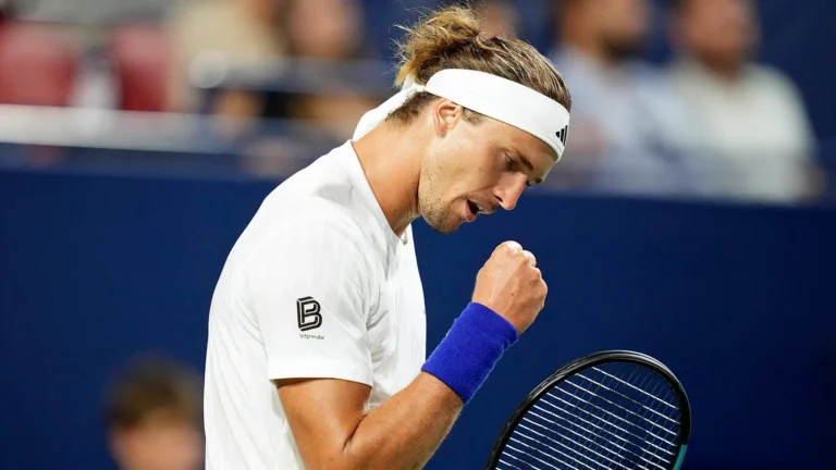 Zverev erreicht Halbfinale in Toronto trotz Störungen