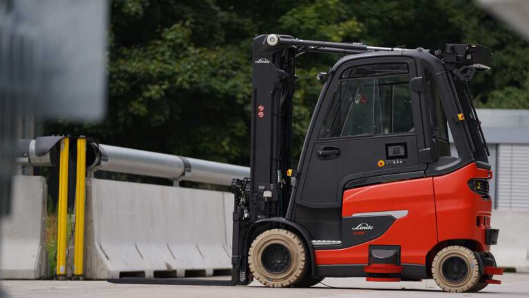 Linde zeigt automatisierte Fahrzeuge und KI-Lösungen in der Intralogistik