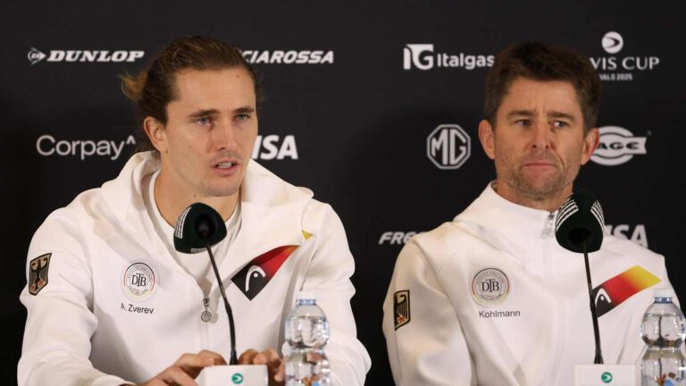 Zverev kratzt an der Spitze nach Tennis-Schock