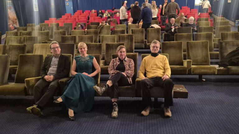 Dieter und Isabel Lotz präsentieren Sci-Fi im Dick-und-Doof-Stil