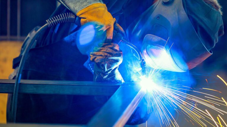 Deutschland benötigt weiterhin 150.000 MINT-Fachkräfte trotz Stellenabbau