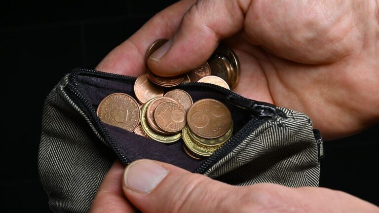 Krisen führen zu Schulden: Immer mehr Menschen betroffen