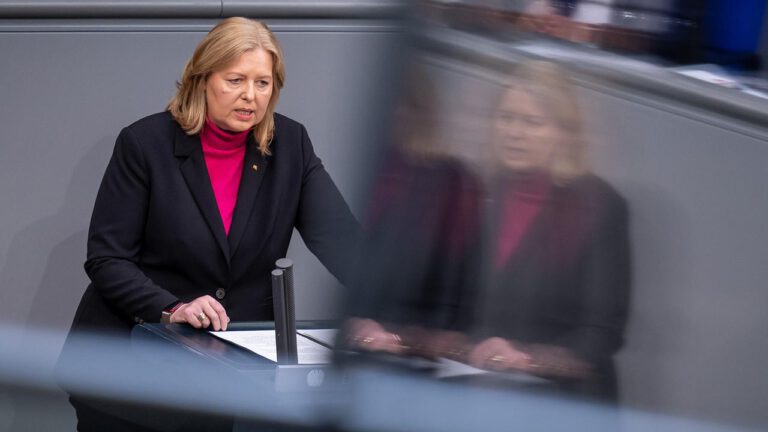 Bas verteidigt Rentenpläne trotz Widerstand