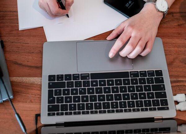 MINT-Profis setzen zunehmend unerlaubte KI-Tools ein.