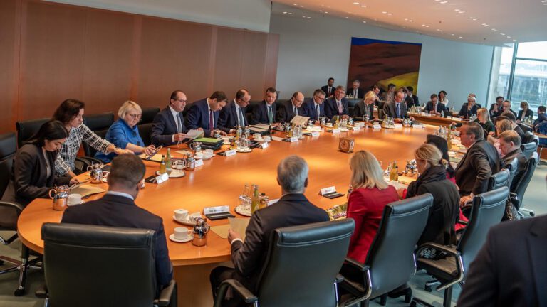 Bundeskabinett plant Reformen bei Polizei und Krankenhäusern