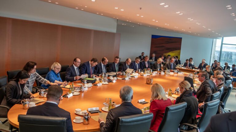 Höhere Sozialabgaben für Gutverdiener gefordert