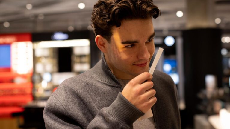 Junge Männer und der Trend zu hochwertigen Parfums