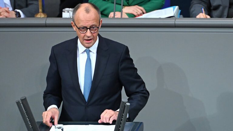 Generaldebatte im Bundestag: Merz unter Druck