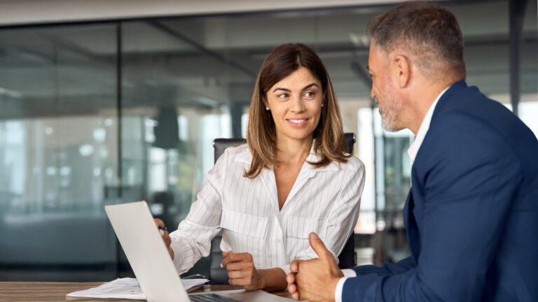 Frauen in der Führung: Geringere Jobzufriedenheit als Männer