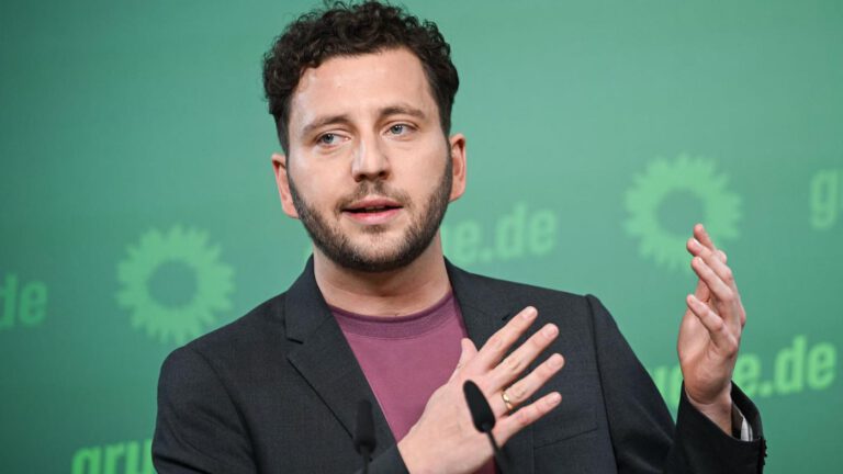 Grüne lehnen Rentenpaket ab – Ökonomen fordern Reformstopp