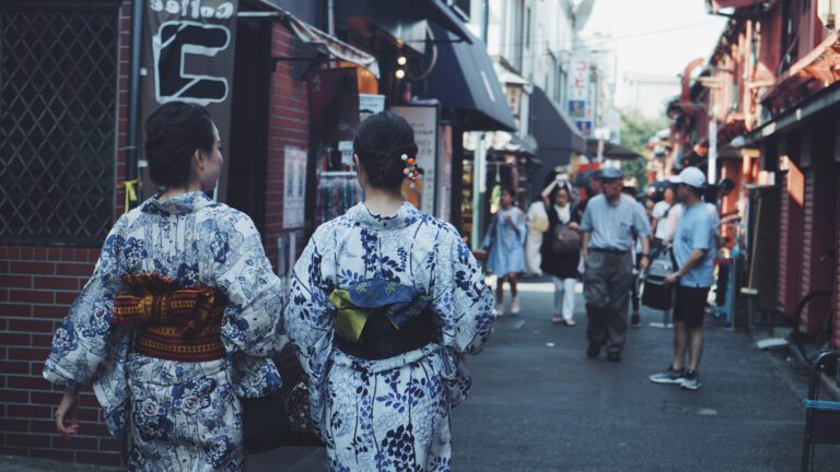 Frauenmode in Japan: Wandel von Kimono zu Casual Fashion