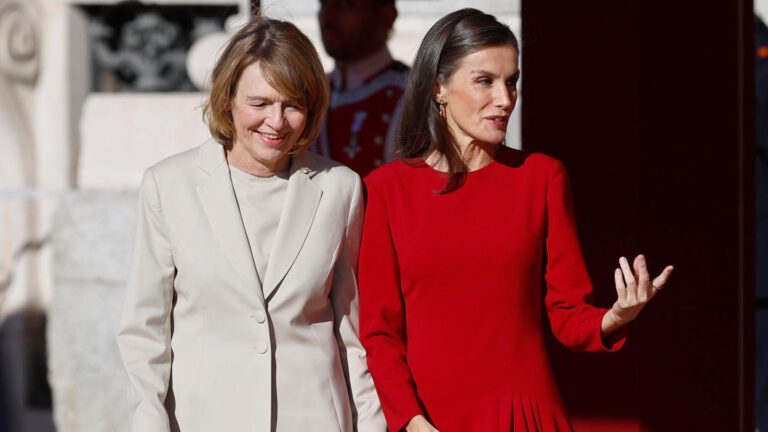 Elke Büdenbender und Königin Letizia in schlichten Outfits