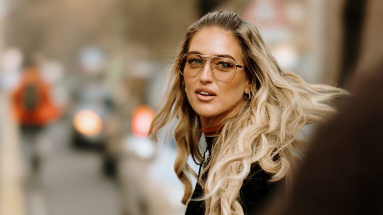 Winter 2025: Rock-Kombis ersetzen Jeans in der Mode