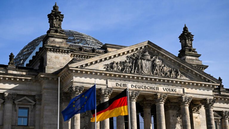 Bundestag berät in zwei Sondersitzungen über Finanzpaket