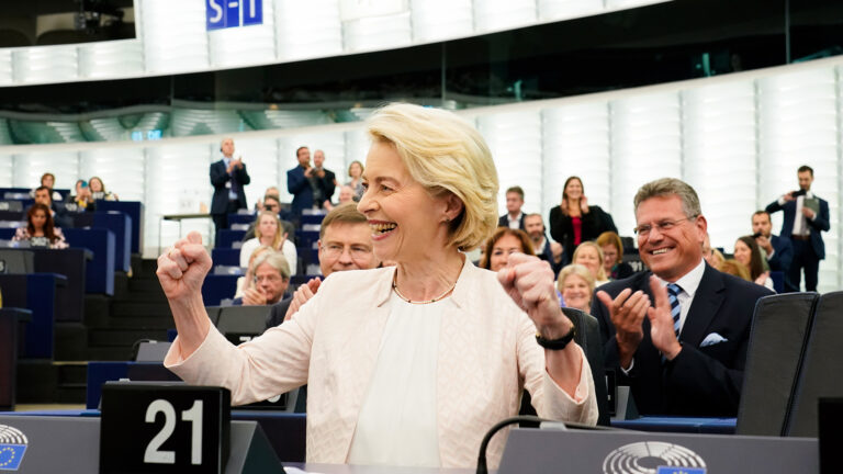 Ursula von der Leyen erneut zur Kommissionspräsidentin gewählt