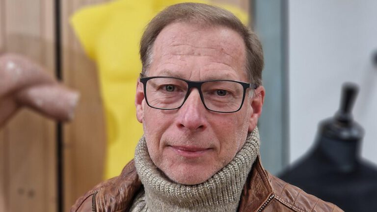 Mode-Rückkehr mit „Heidelbeere“: Trendige Second-Hand-Stücke