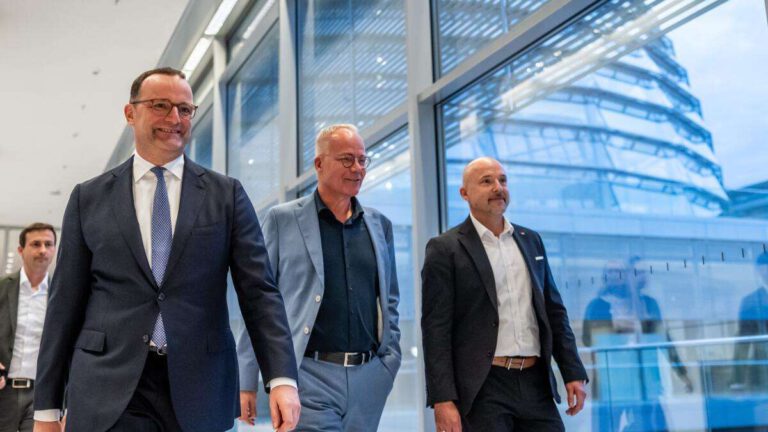 Neue Wahl für drei Verfassungsrichter erfolgreich abgeschlossen