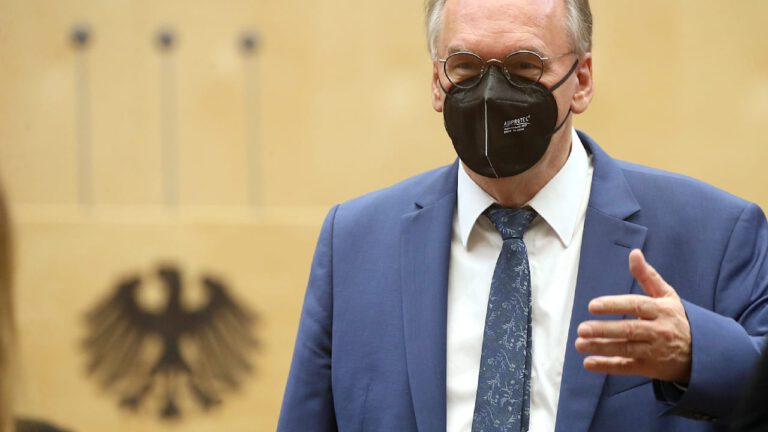 Corona-Notlage erneut verlängert: Bund plant Entmachtung von Haseloff